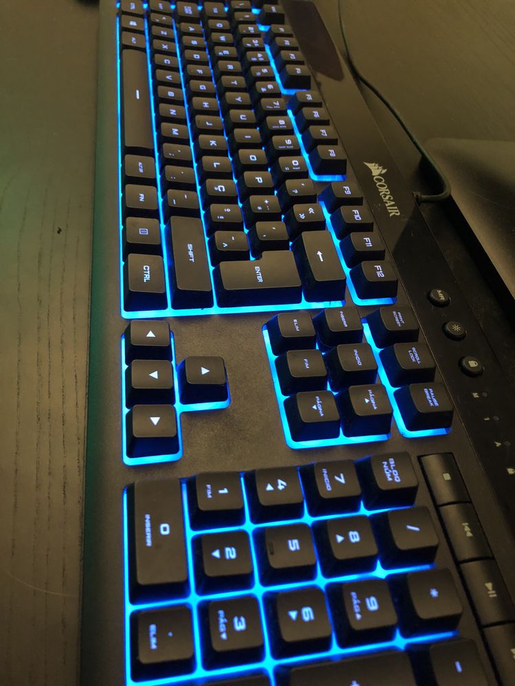 Teclado CORSAIR K55