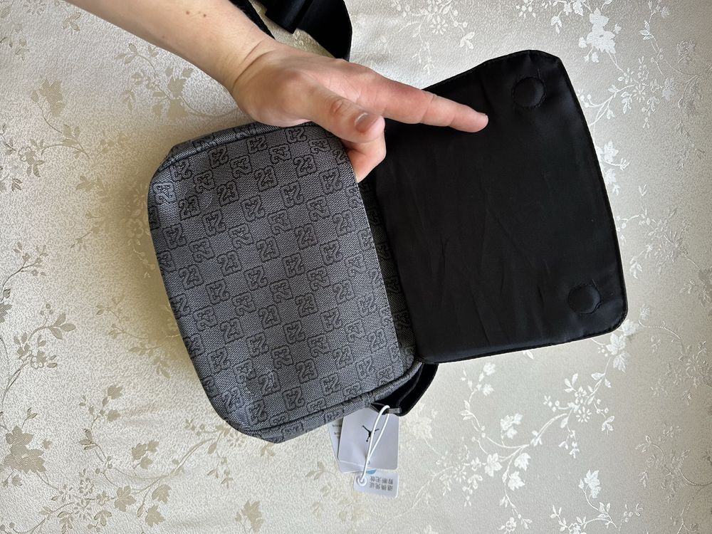 Сумка Air Jordan Monogram Crossbody | Nike, найк, джордан месенджер