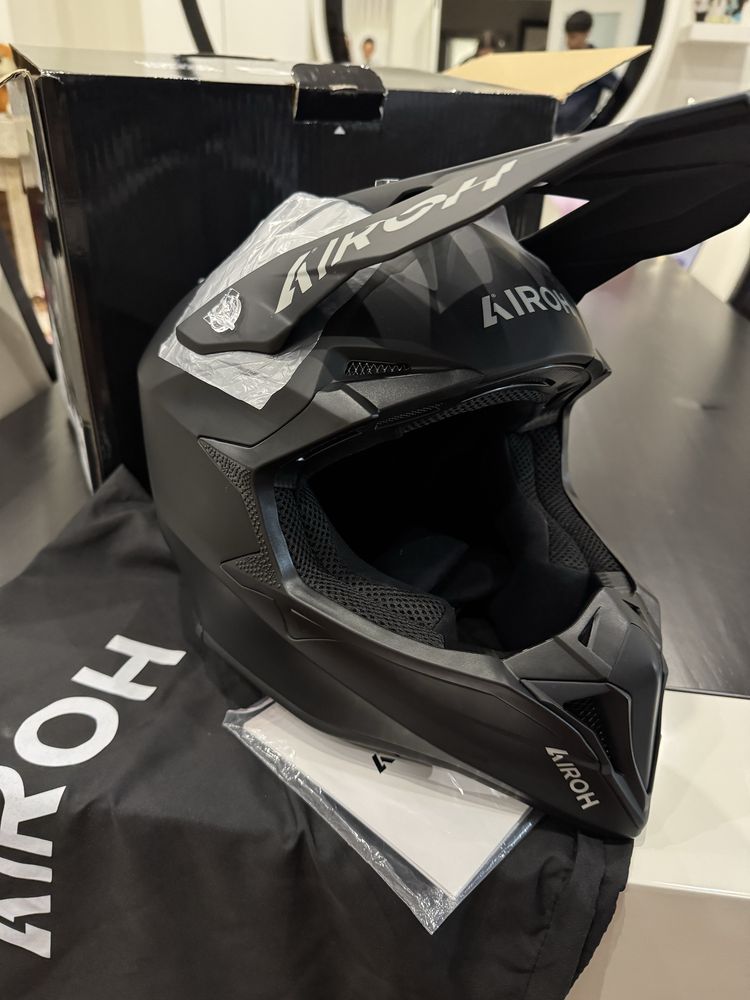 Capacete AIROH Black