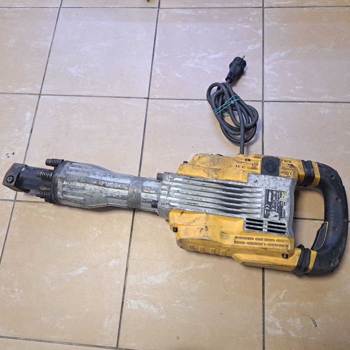 Młot wyburzeniowy JCB 1750W