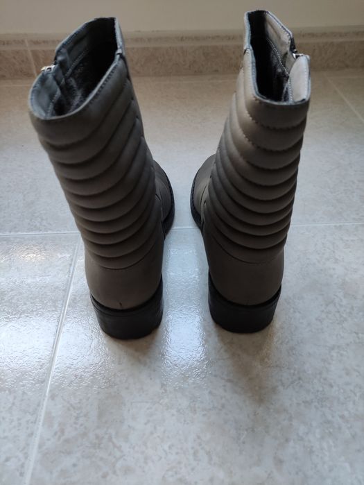 Botins Cinzentos como novos