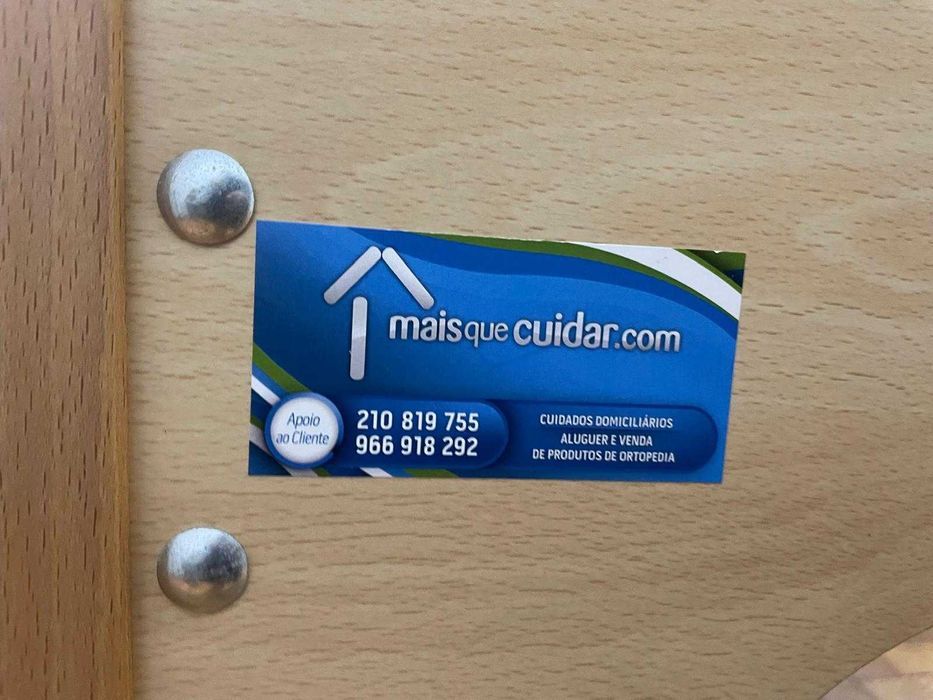 Cama elétrica articulada com guardas laterais