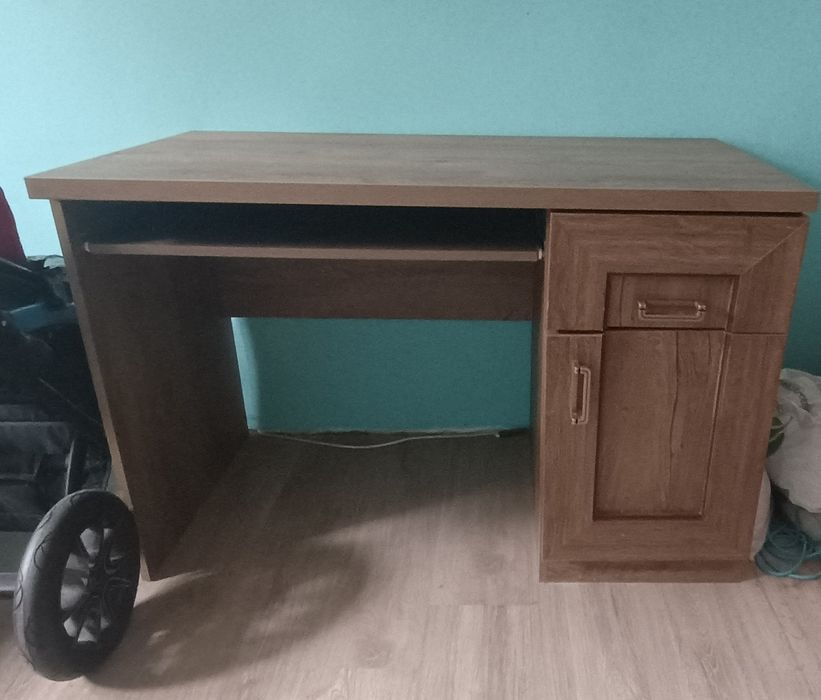 Sprzedam Biurko młodzieżowe.