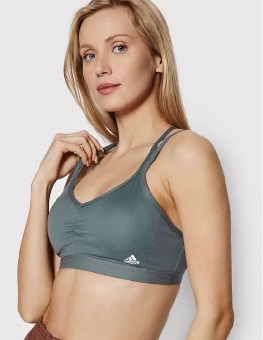топ топик adidas yoga essentials light-support лиф серо-зеленый ориг