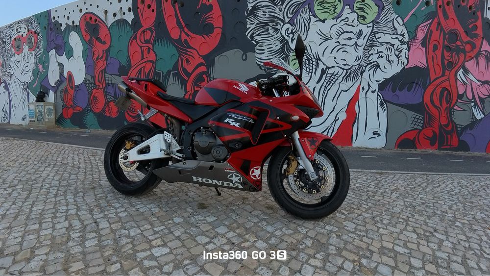 Honda CBR 600RR à Venda – Excelente Estado.