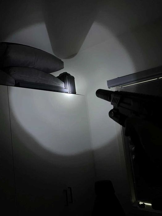 Latarka taktyczna do szyny 20 mm.