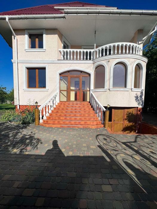 Оренда будинку на Новий Рік (3 поверхи)