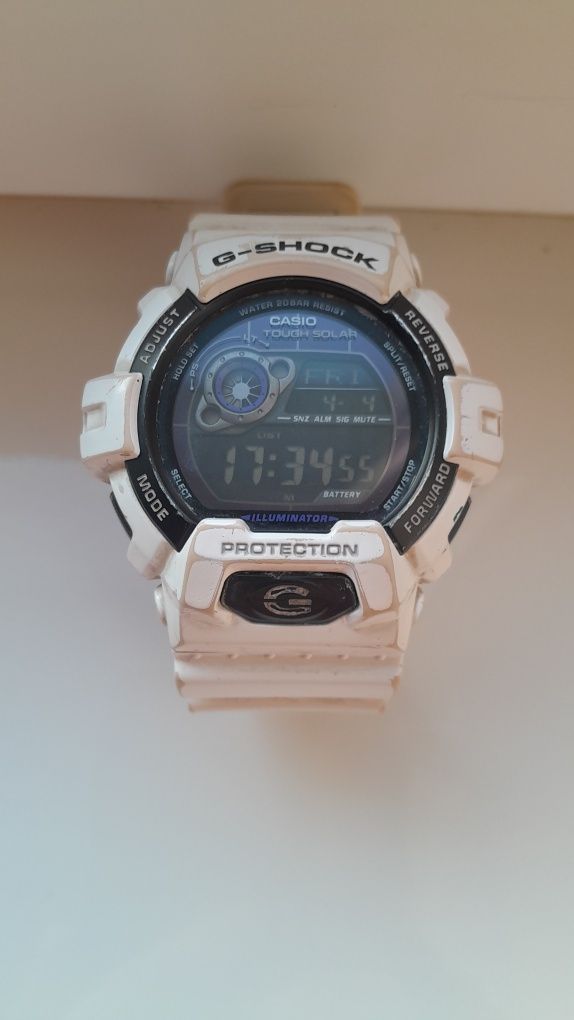 Продам часы Casio .торг.