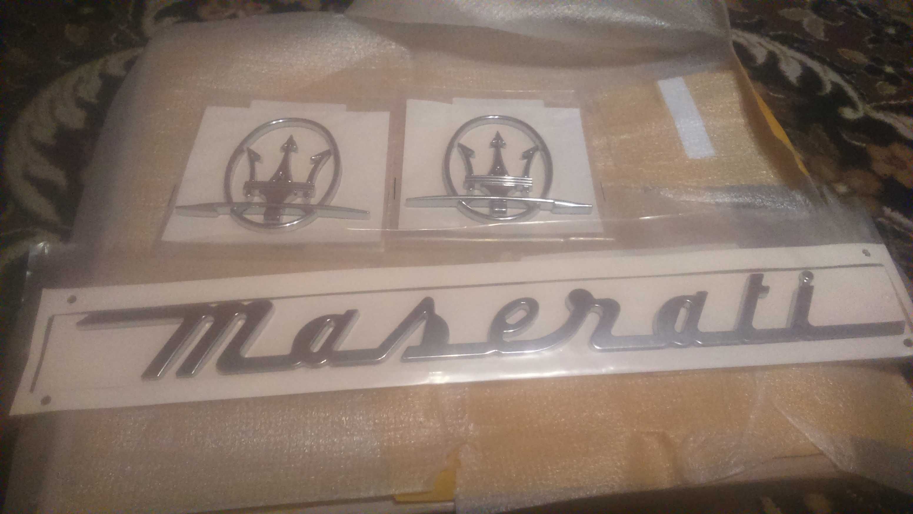 Эмблема знак логотип Maserati в крыло бампер решетку крышку багажника