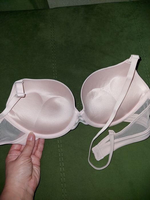 Сексуальна нижня білизна - комплекти, бюстгальтери, топи, пенюари