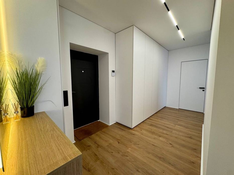 Стильна 2к квартира з якісним ремонтом у найбажанішому районі міста