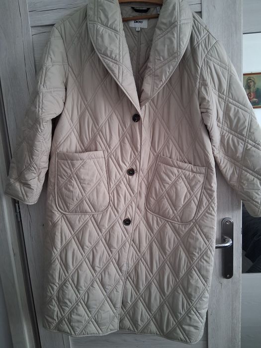 Sprzedam plaszcz  Firmy DKNY .Noszony kilka razy.Nietrafiony zakup.
