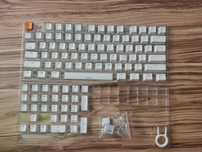 Oryginalne keycapy z klawiatury GLORIOUS PC White Ice GMMK