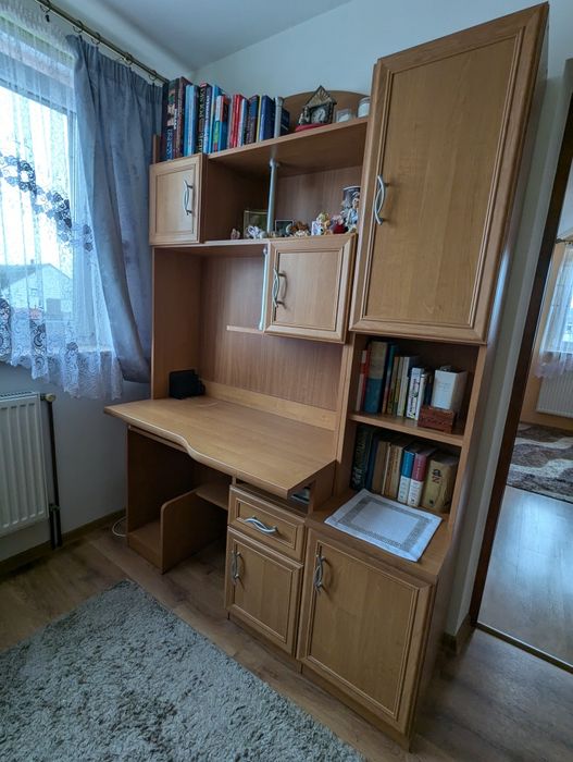 Meblościanka z biurkiem i szafą