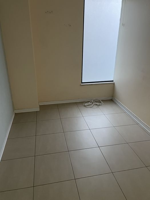 Loja para arrendamento no Carregado