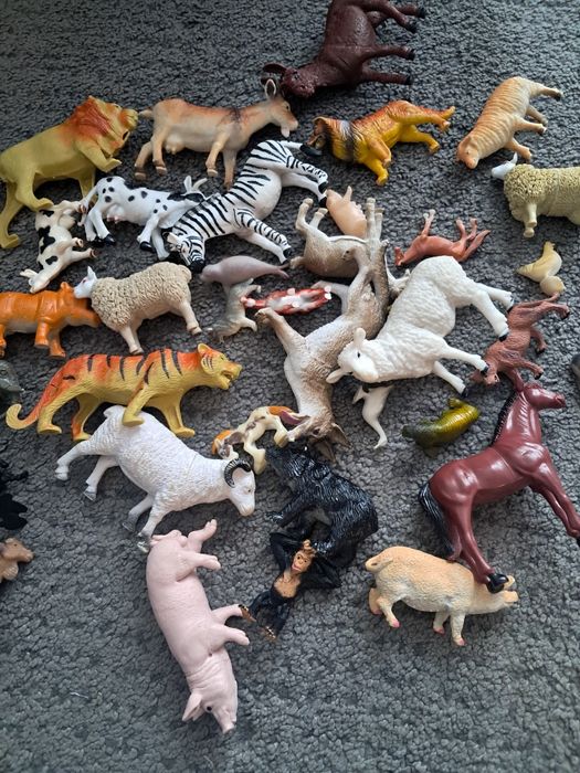 Zwierzęta figurki 30szt