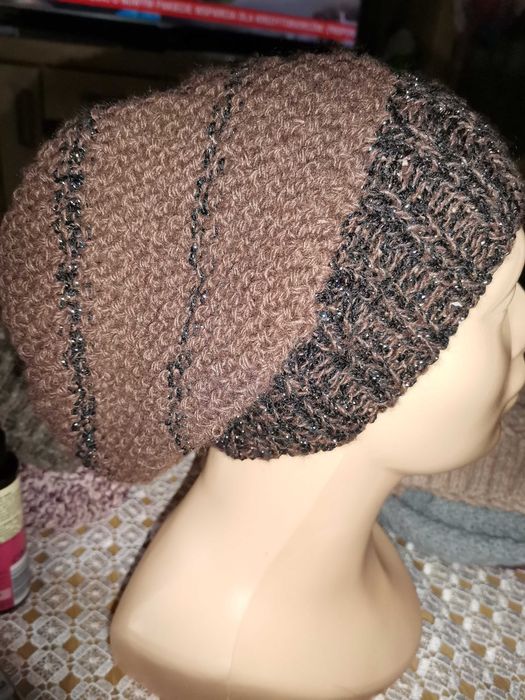Czapka ręcznie robiona na drutach