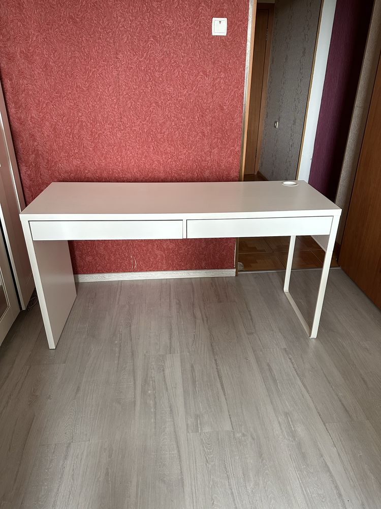 Стіл компʼютерний IKEA