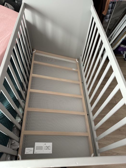 Łózeczko niemowlęce dziecięce gonnat  60x120 cm ikea szare z materacem