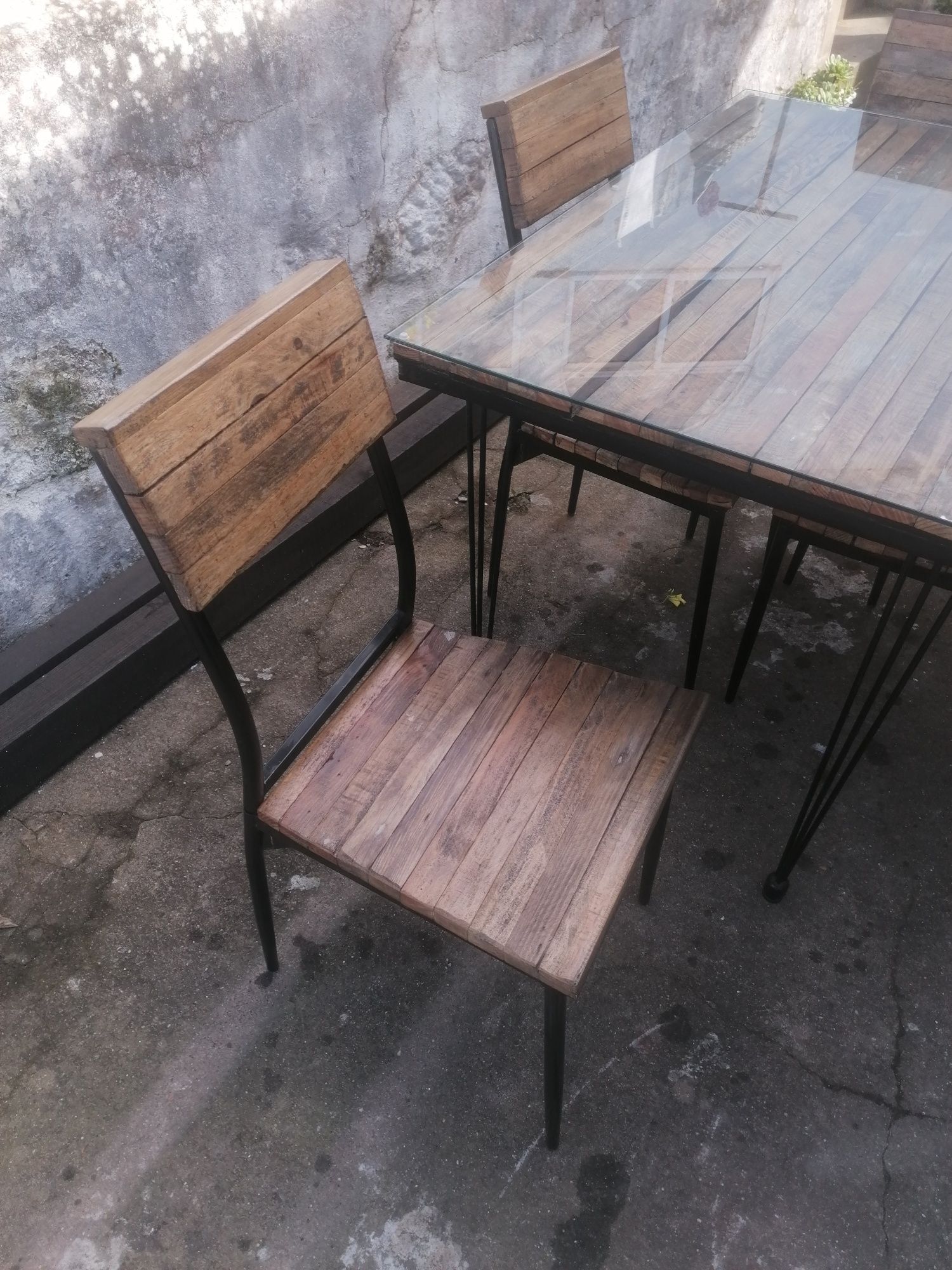 Mesa exterior com vidro