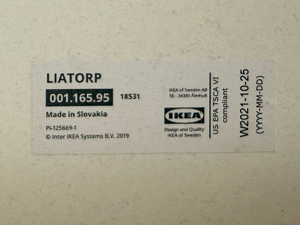Estante com portas de vidro IKEA LIATORP