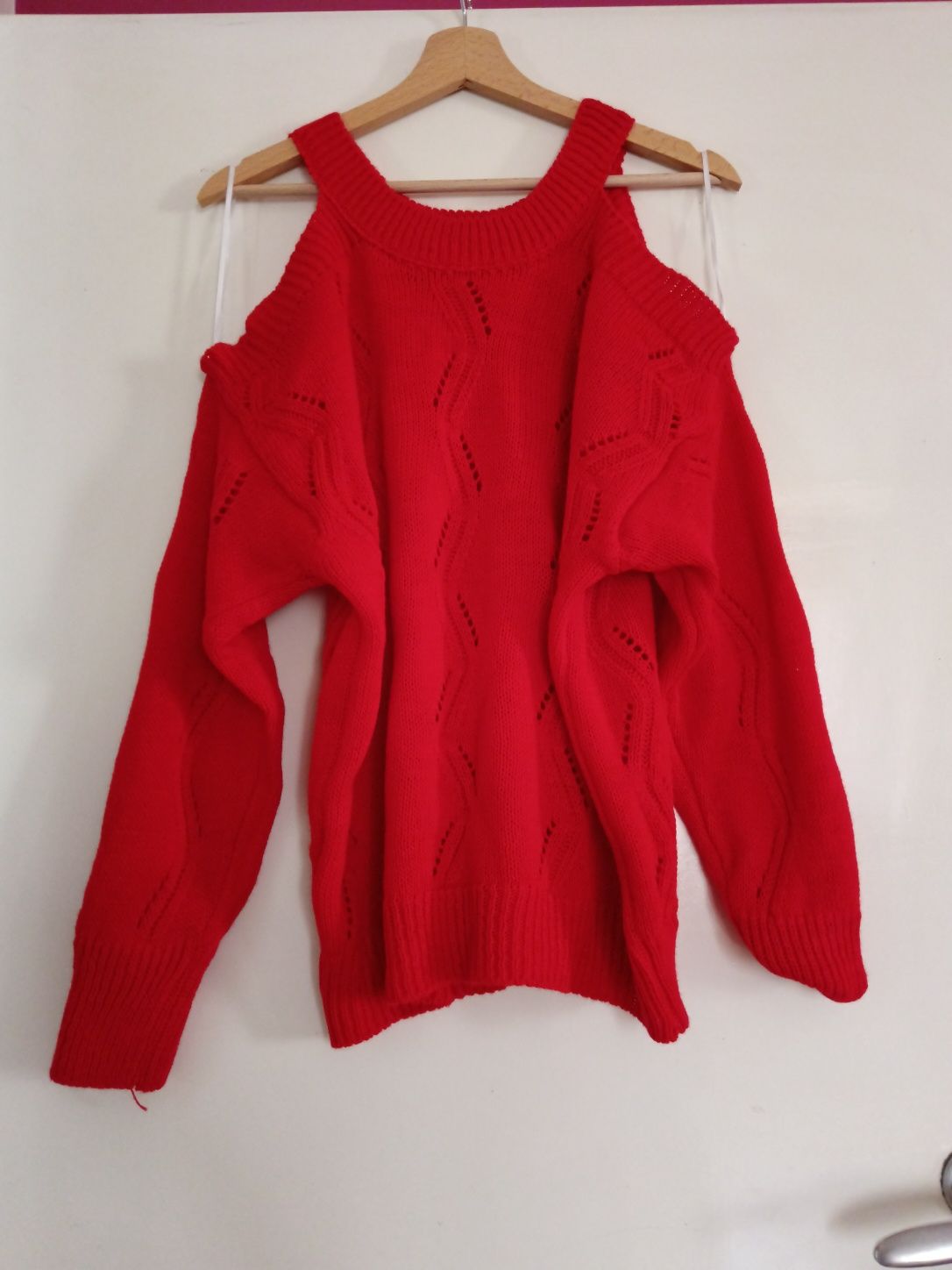Sweter czerwony na