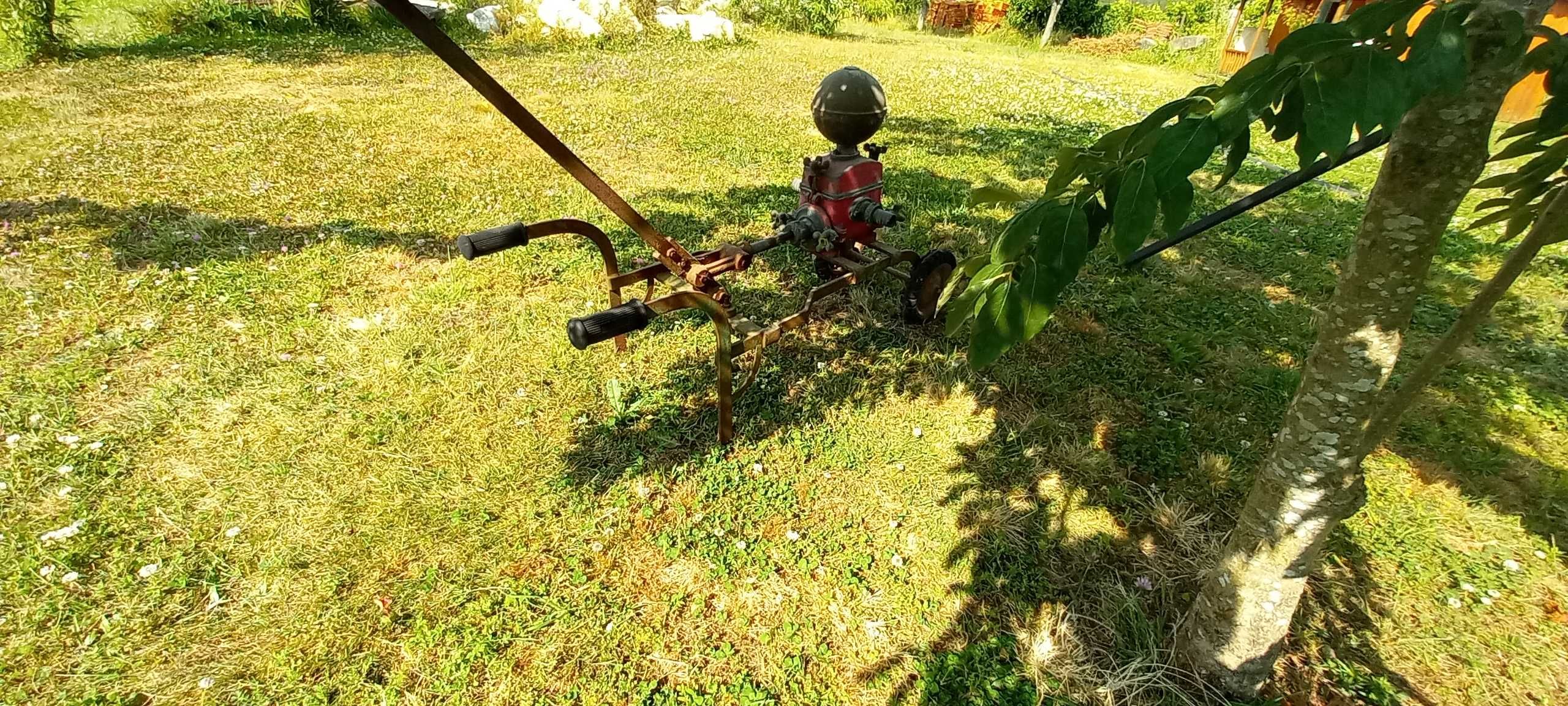 Bomba de Água Manual com Carrinho