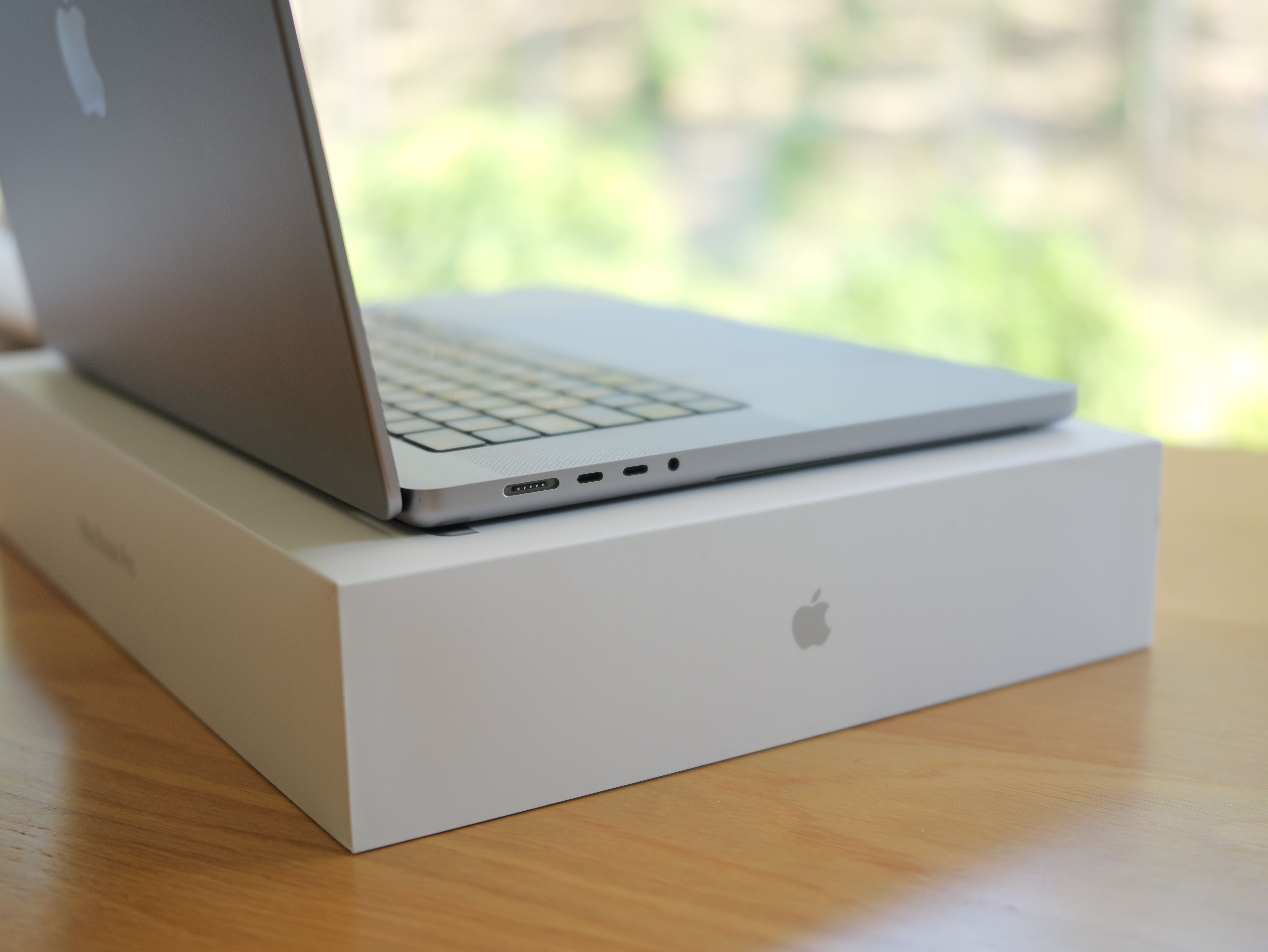 MacBook Pro 16" (M1 Pro - 1TB) | COMO NOVO