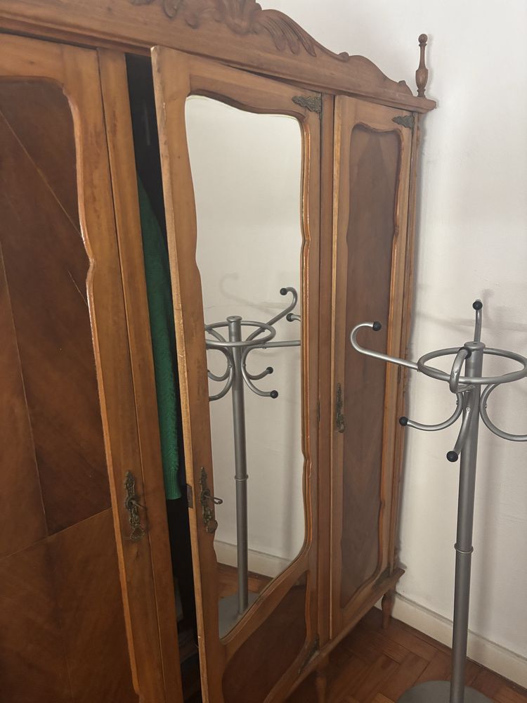 Mobilia de quarto antiga