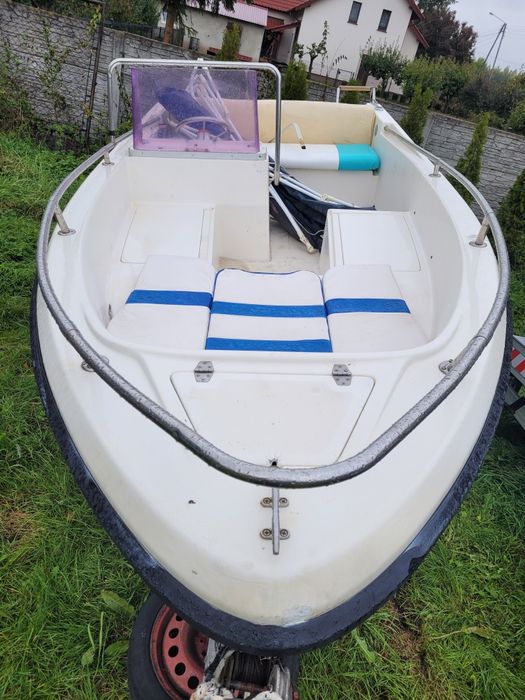 Łódź motorówka jacht