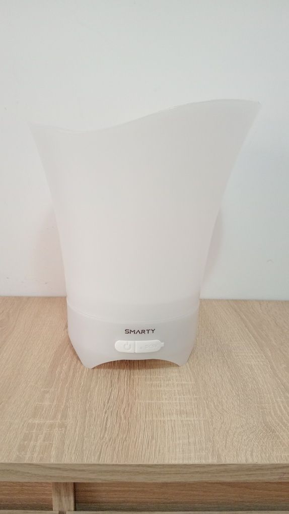 Głośnik bezprzewodowy z pojemnikiem LED Smarty