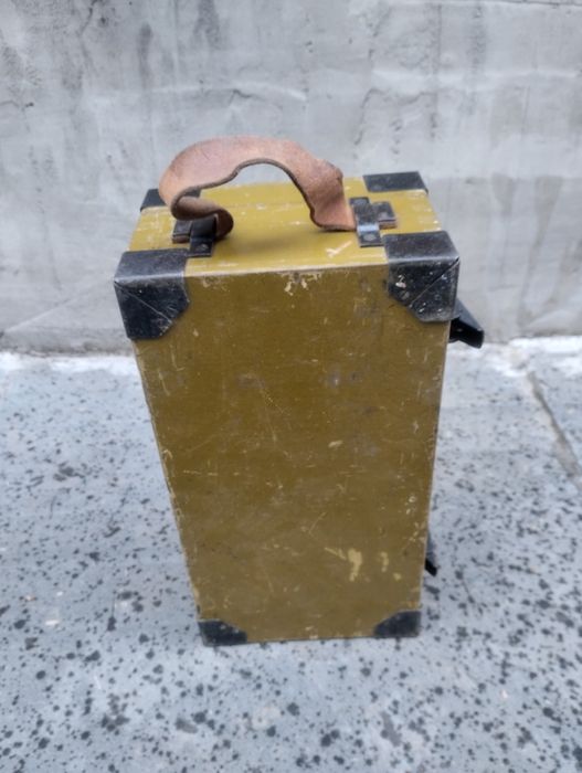 Ящик , футляр під буссоль, коліматор, панораму герца.