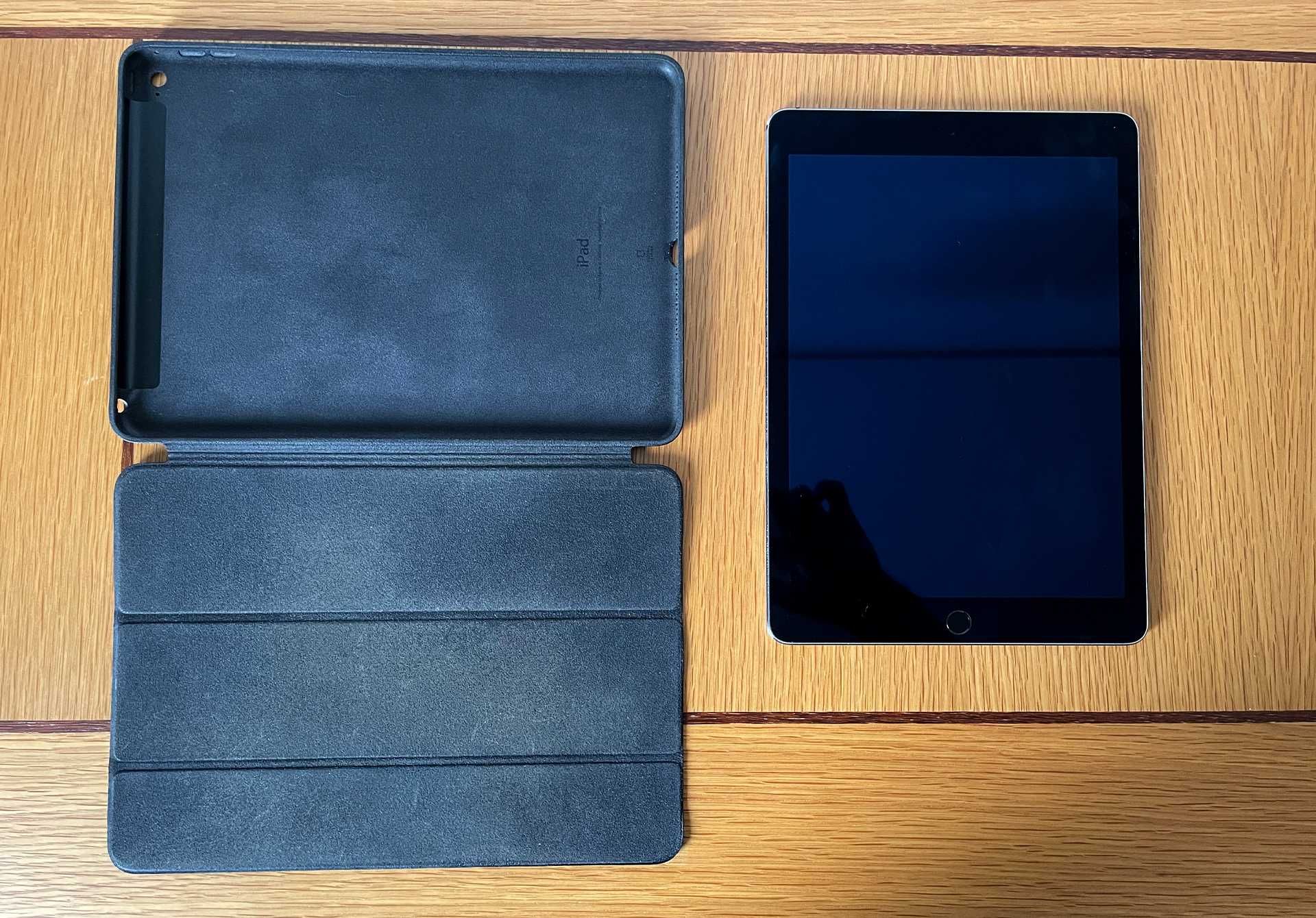 iPad Air 2 com capa em pele da Apple