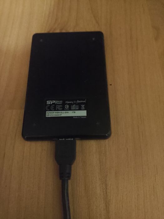 Продам жёсткий диск на 1 Тб SP