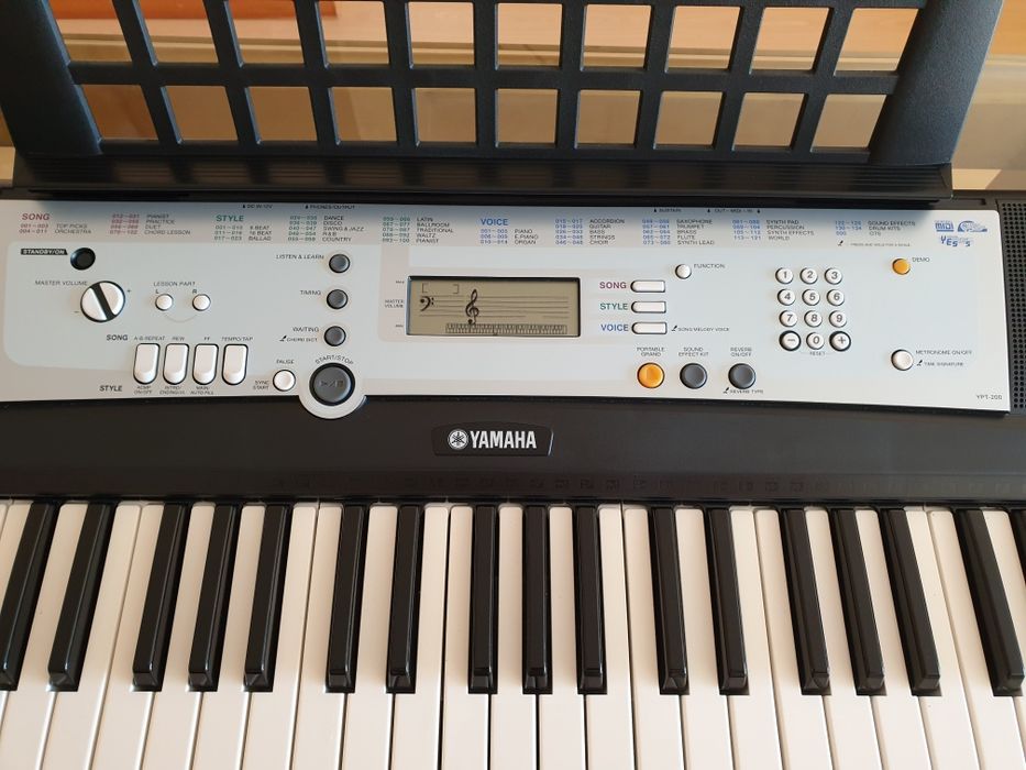 Teclado Yamaha YPT-200