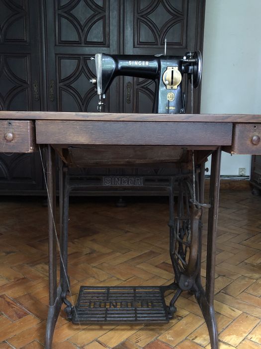 Máquina de costura Singer antiga