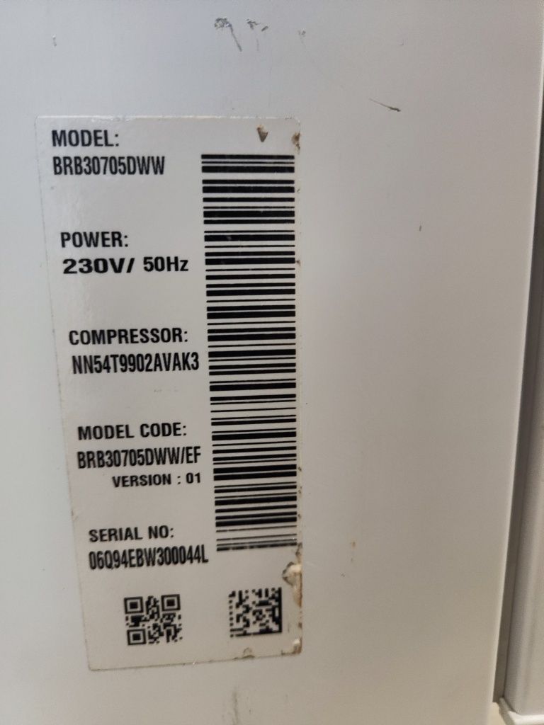 Холодильник під забудову ноуфрост Samsung BRB 30705DWW