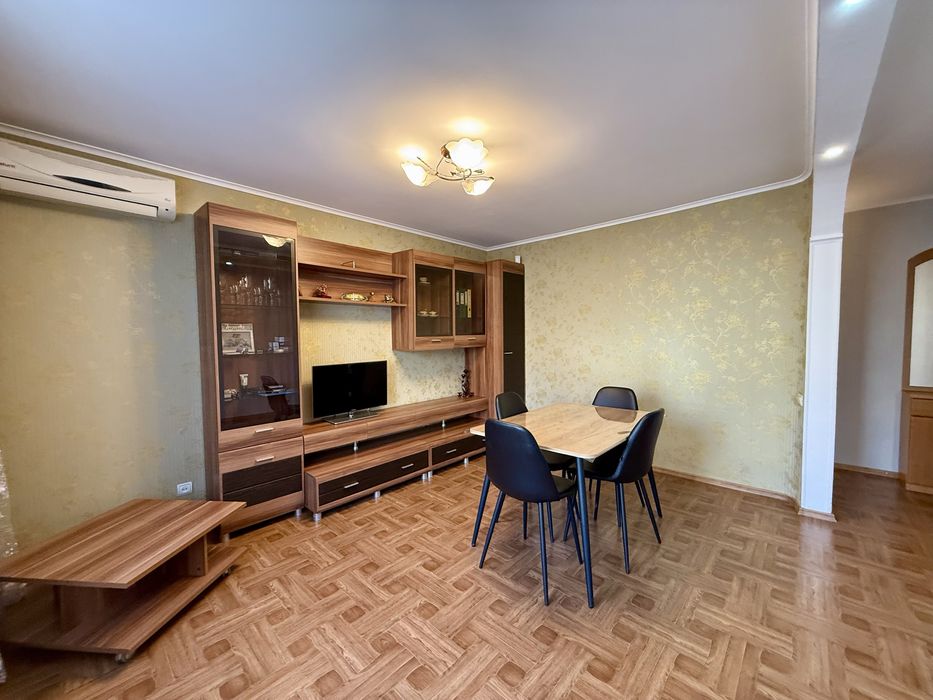 Двухкомнатная студия с ремонтом в Лесках.2/5 кирпич.