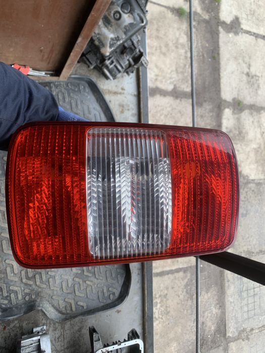 Задній лівий фонарь Volkswagen Caddy 3 2004-2015