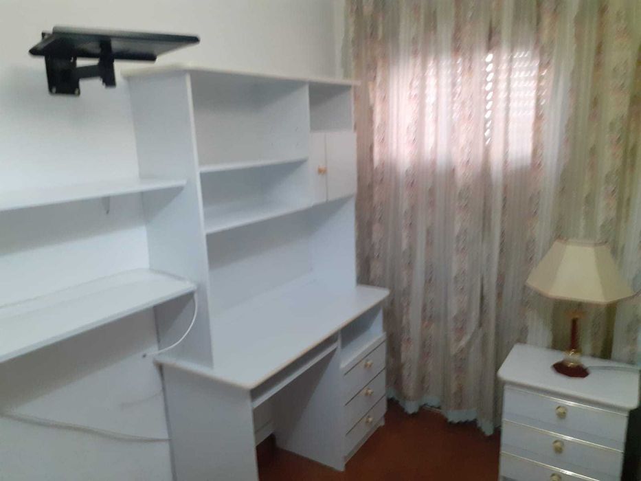 Quarto em Santarém perto do Hospital para arrendar (ler descrição)