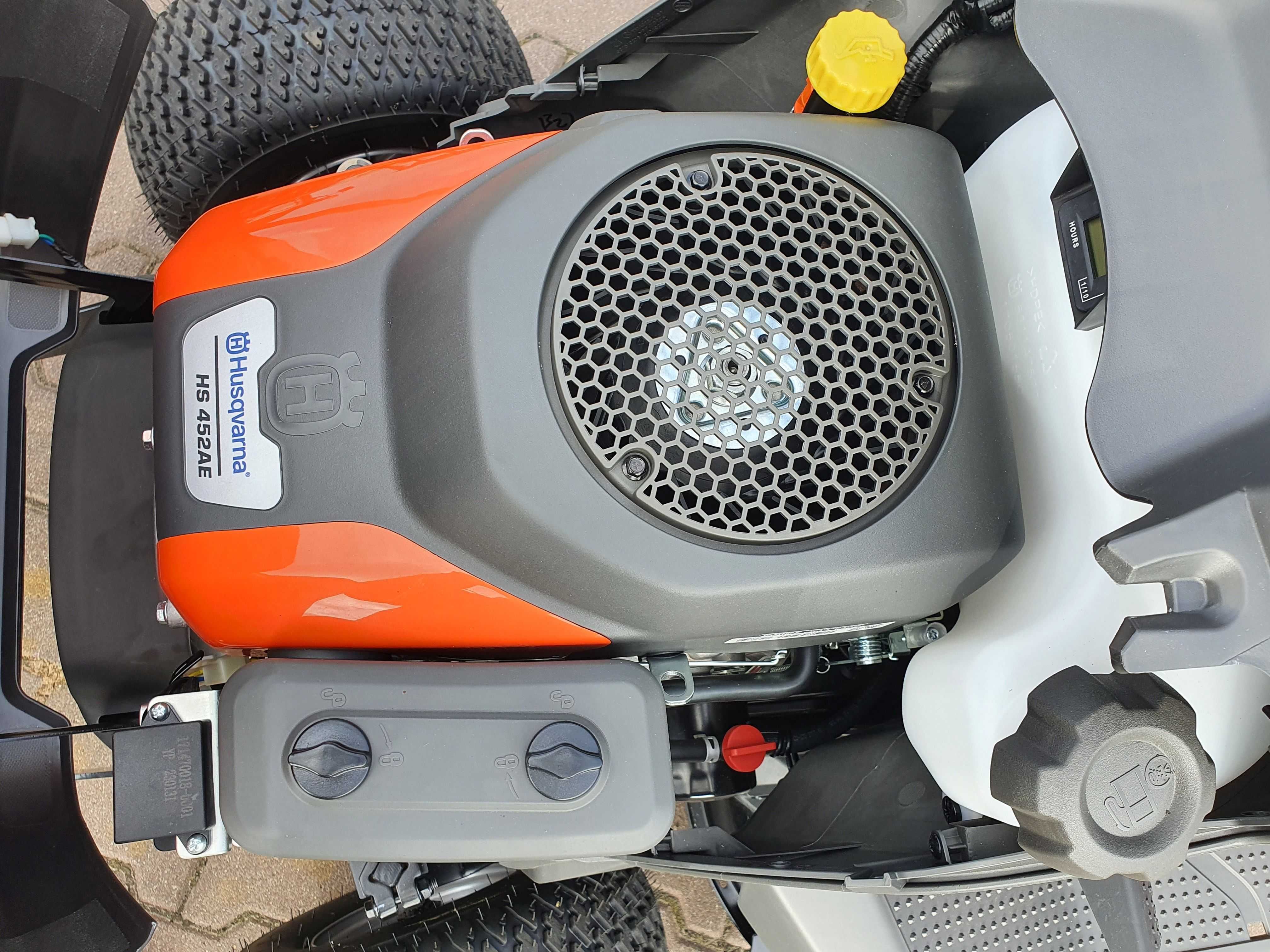 Traktorek kosiarka Husqvarna TC 114 z pługiem Akcja Zima