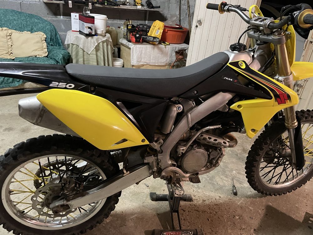 Suzuki 250 rmz nao matriculada