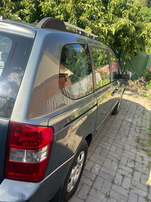 Продам авто в хорошому стані KIA CARNIVAL