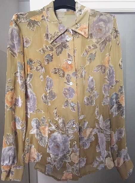Blusa Translúcida com Flores em Veludo