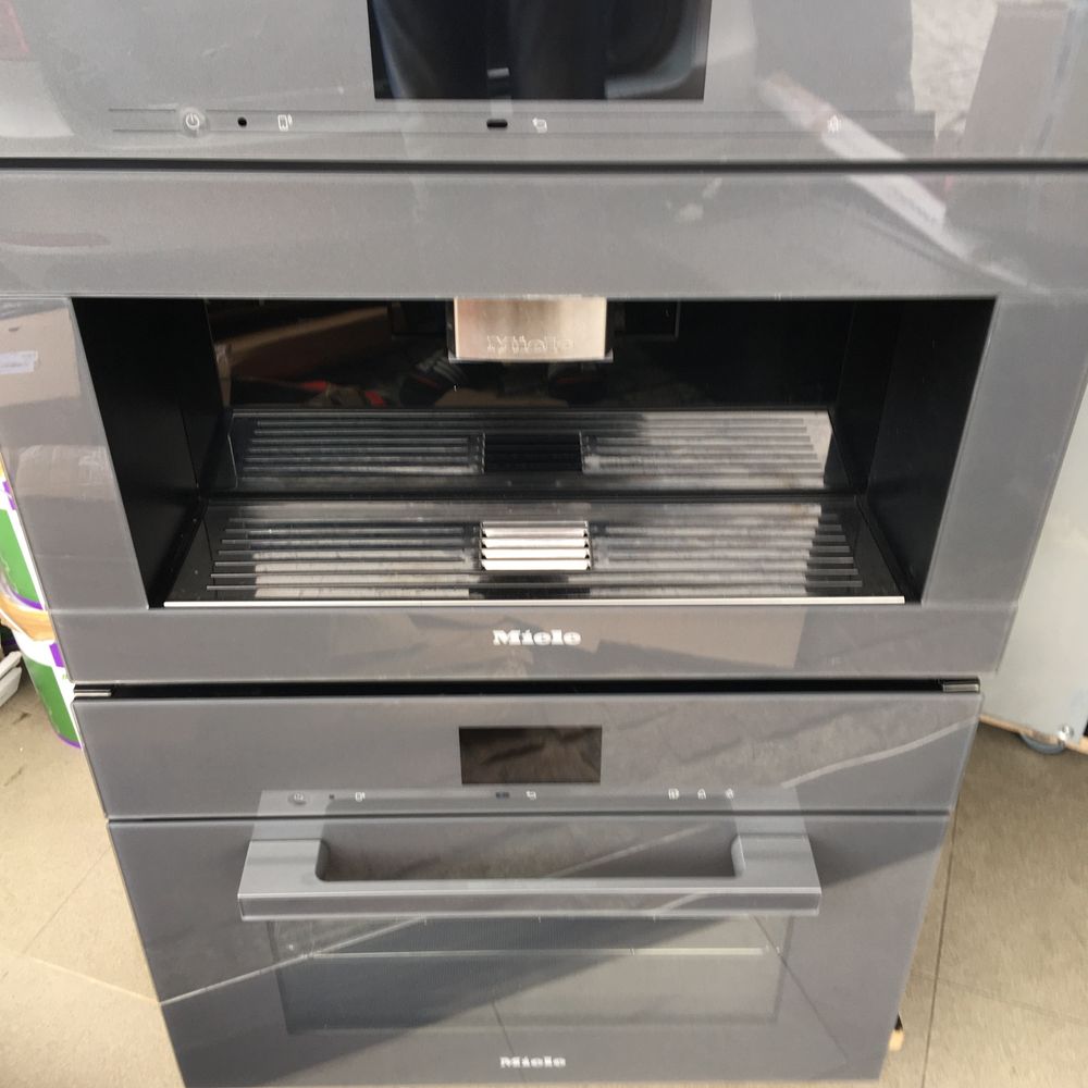 DGC7640 Miele oraz CVA7845 Miele Ekspres do kawy Piekarnik