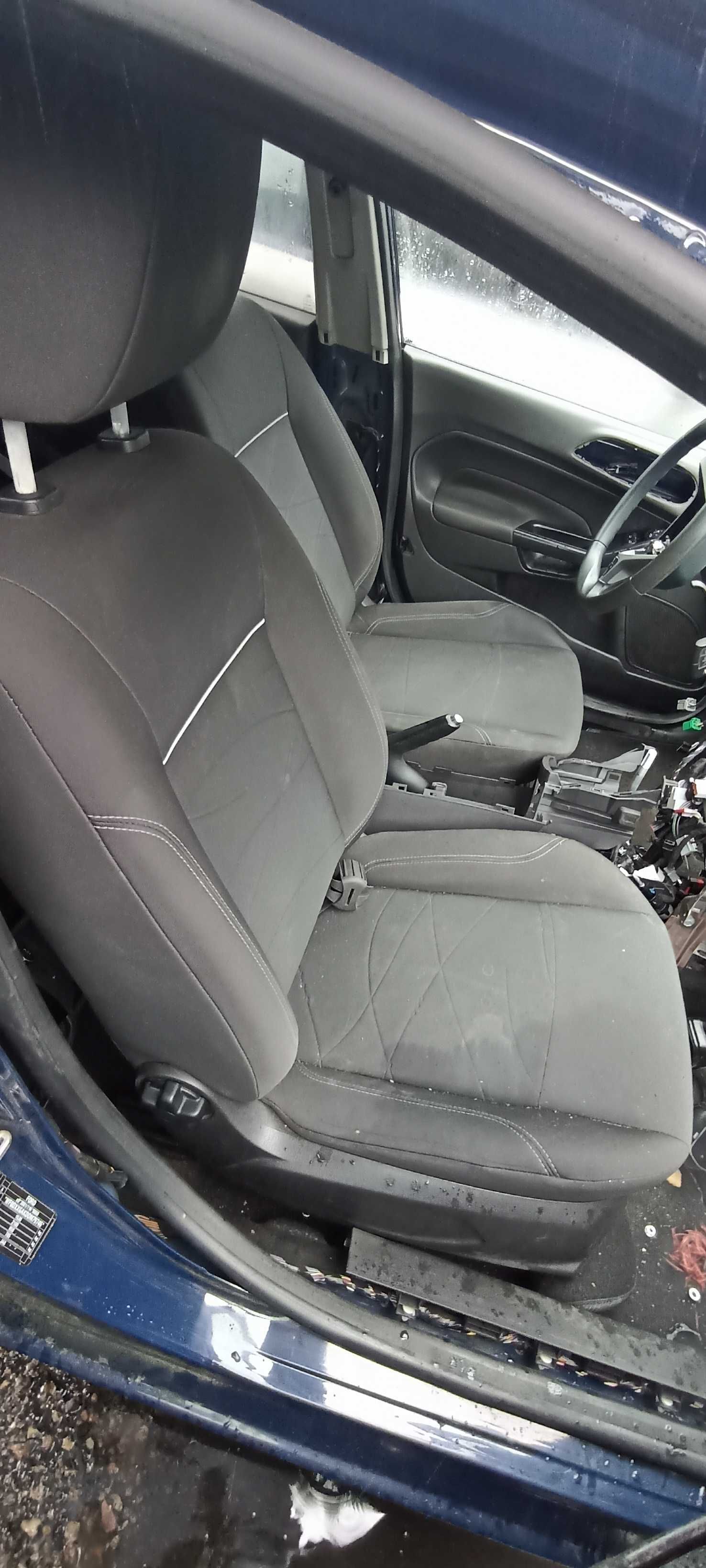 ford fiesta mk7 lak JA8 5d samochód na części