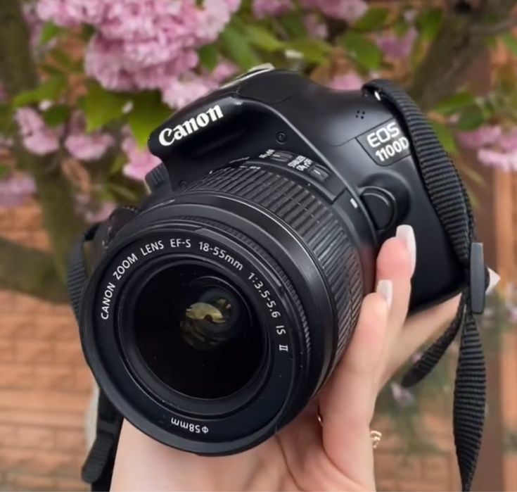canon 1100D - дзеркалка