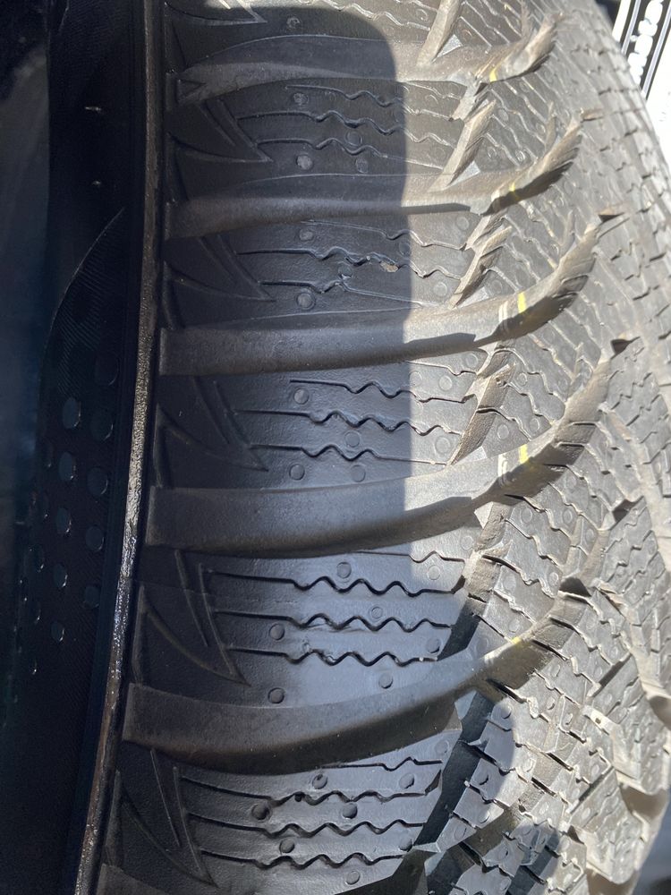 1 szt.opona zimowa 185/65R15 Kumho Wintercraft WP51 16r.8.5 mm 88T