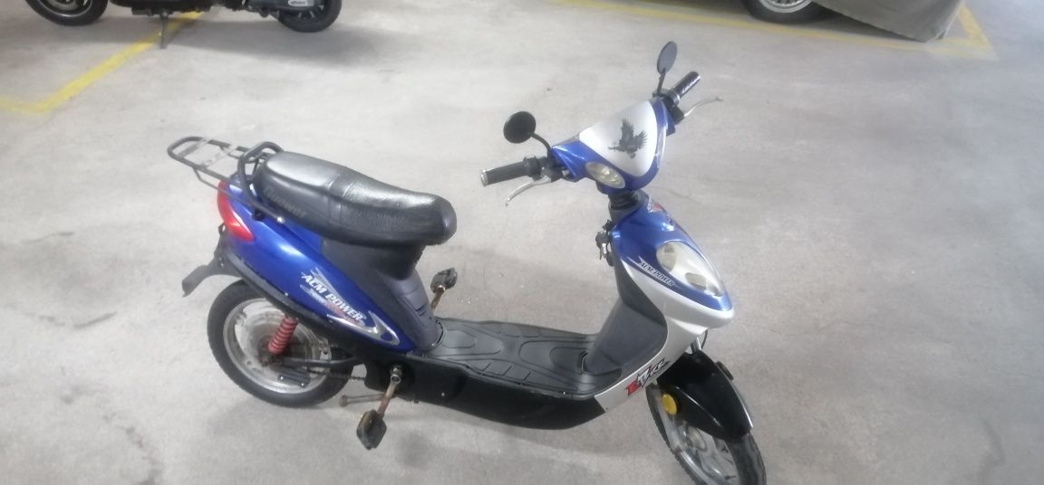 Vendo scooter elétrica