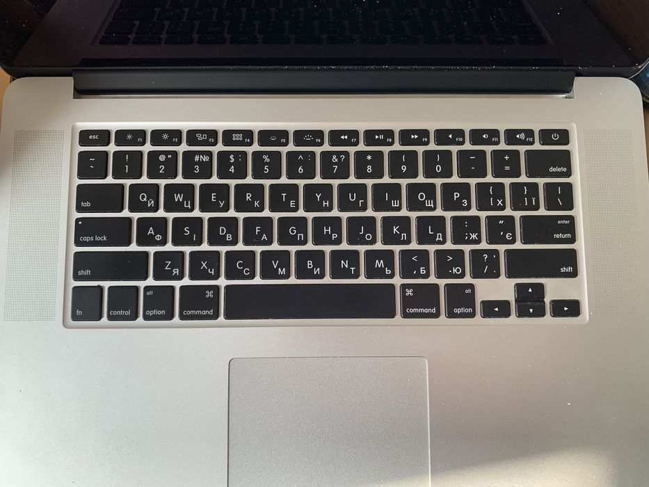 Лазерне гравіювання клавіатур українською мовою